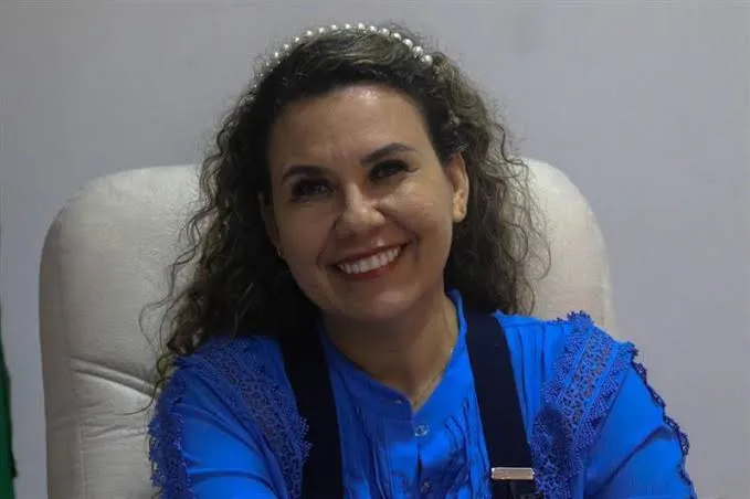 barco desgovernado: Prefeita deverá ser cassada nos próximos dias após justiça decidir que poder de decisão é da câmara municipal de vereadores.