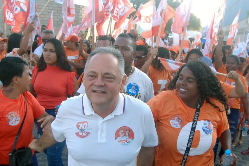 Eunápolis precisa de um choque de gestão afirmou Neto Guerrieri durante caminhada no bairro Moisés Reis nesta quinta-feira (12).