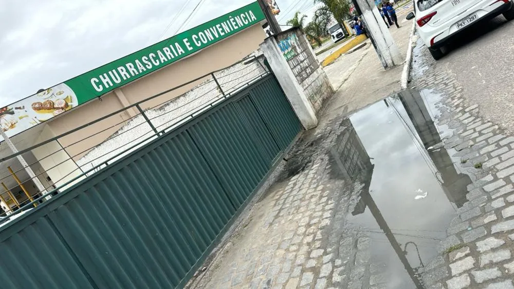 Eunapolitanos relatam problemas com esgoto a céu aberto no centro da cidade