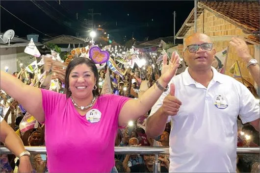 Norma Queiroz atrai grande público em enorme comício em Itapebi nesta quarta-feira