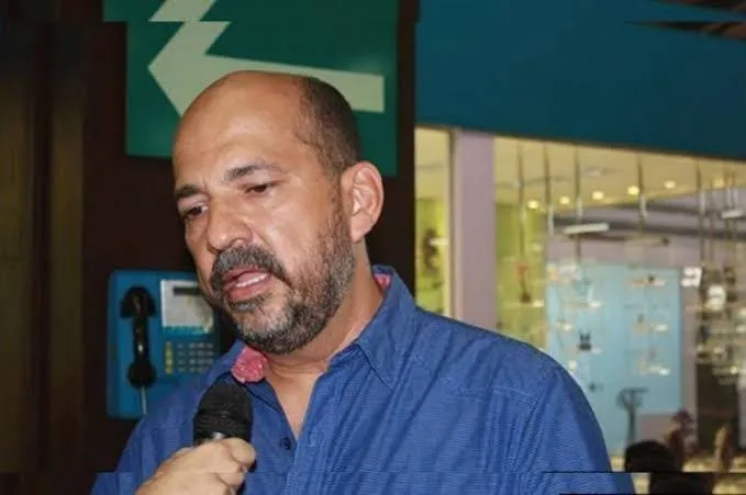 Decadência política: Carreata flopada de Robério Oliveira em Eunápolis evidencia o fim da trajetória política do ex-gestor.