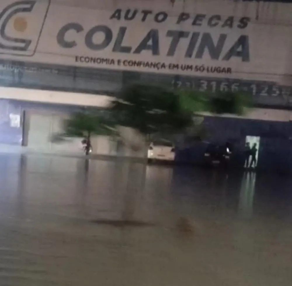 Eunápolis enfrenta diversos pontos de alagamento na manhã desta quinta-feira.