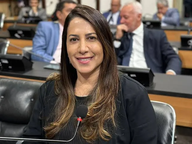 Deputada Cláudia Oliveira solicita a criação de uma Delegacia Especial de Atendimento à Mulher em Eunápolis.