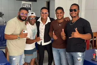 A banda Companhia do Kaprixxo está se preparando para retornar aos palcos