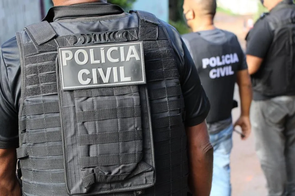 Criminoso de alta periculosidade é preso debaixo da cama em operação policial 