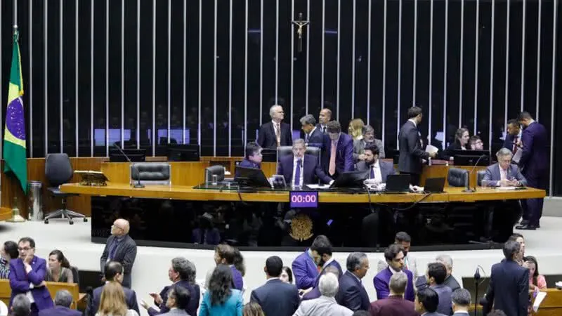 Câmara dos Deputados aprova castração química para pedófilos; saiba detalhes
