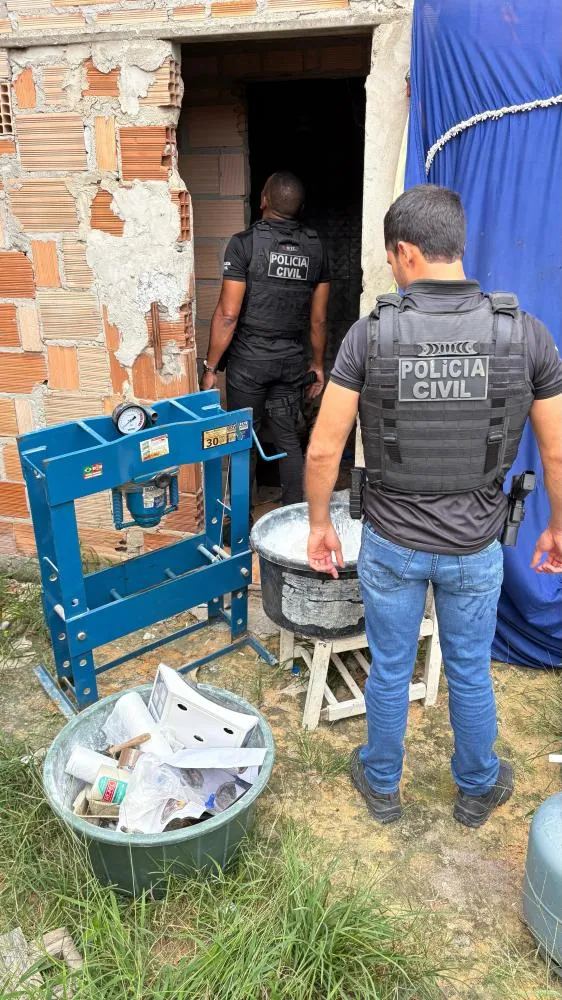 Operação Policial desarticula laboratório de refino de drogas em Eunápolis