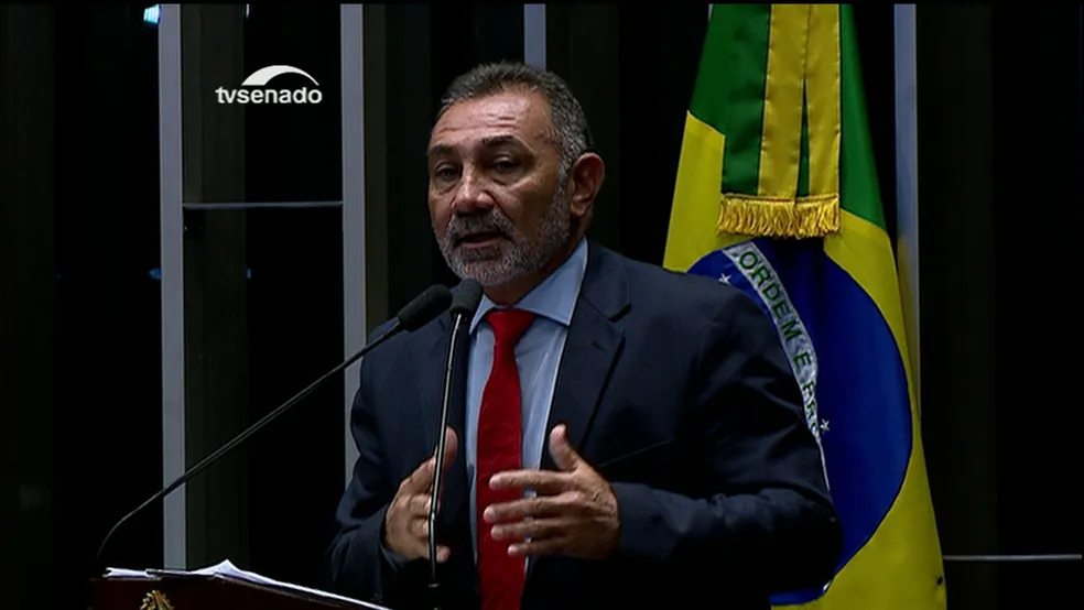 Ex-senador Telmário Mota, preso por estuprar a própria filha, e acusado de matar Ex-companheira sai da cadeia para cumprir prisão domiciliar com tornozeleira.