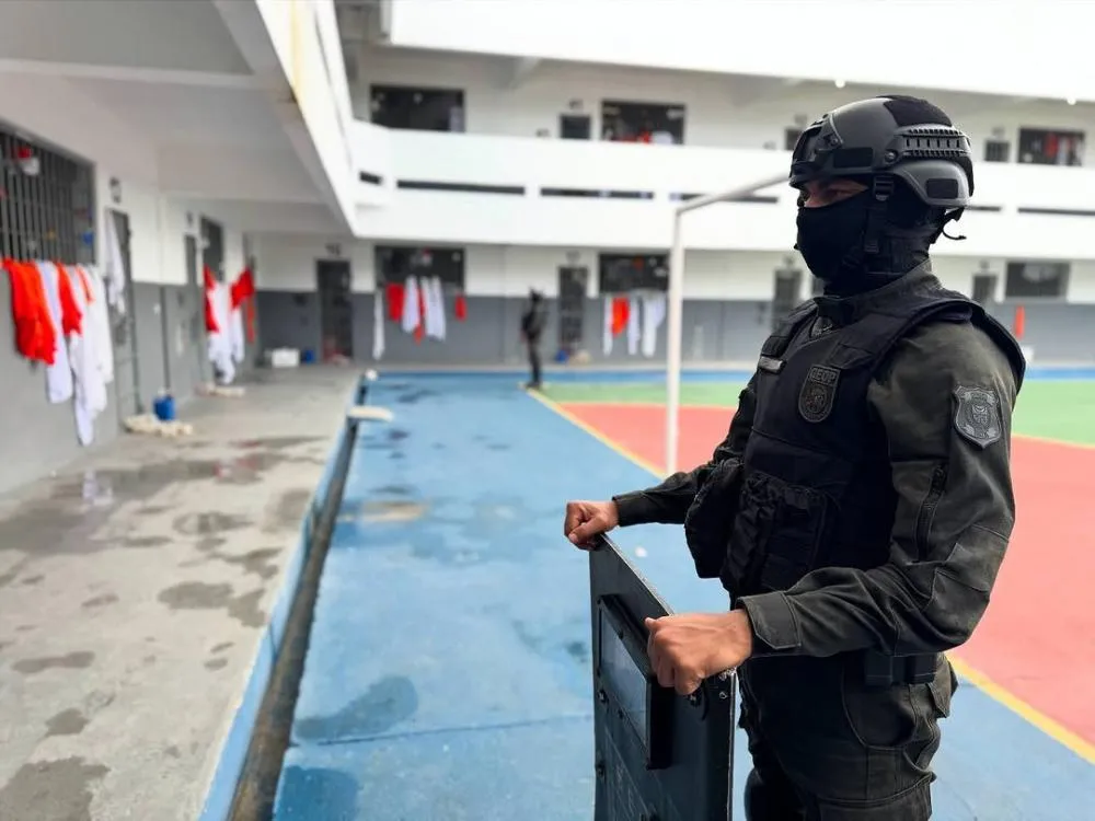 Por 30 dias, ações e treinamentos estão sendo realizados na unidade: Força Penal Nacional e o GEOP conduzem vistoria geral no Conjunto Penal de Eunápolis