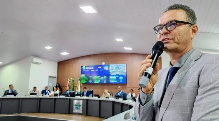 Vereador critica subserviência da Câmara de Eunápolis ao Executivo e alerta para riscos ao desenvolvimento da cidade